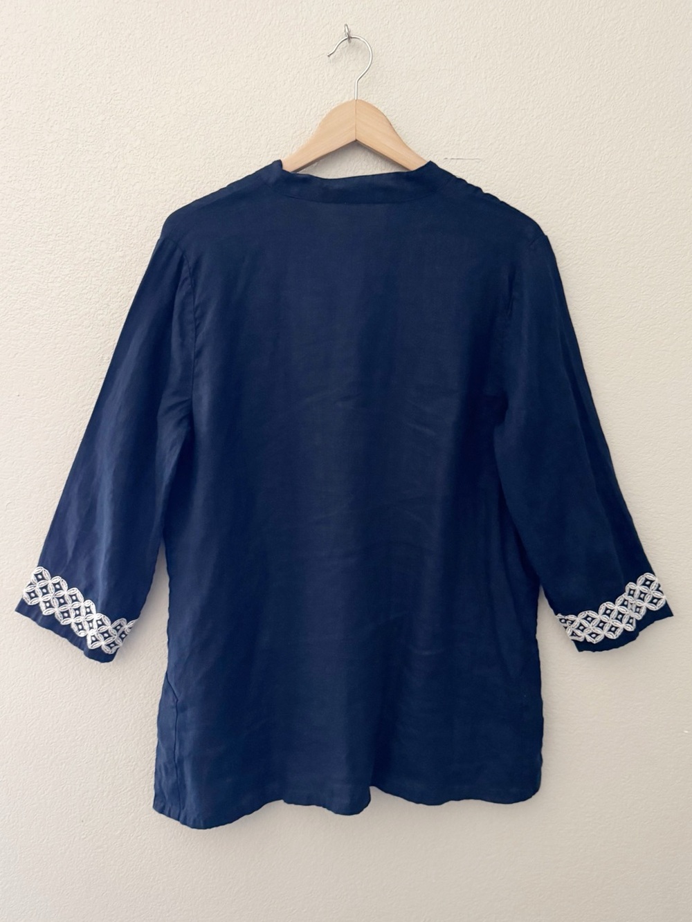 Charter Club 100% Linen Embroidered Tunic Top Large Blue Coastal Vacation Resort - Picture 2 of 10